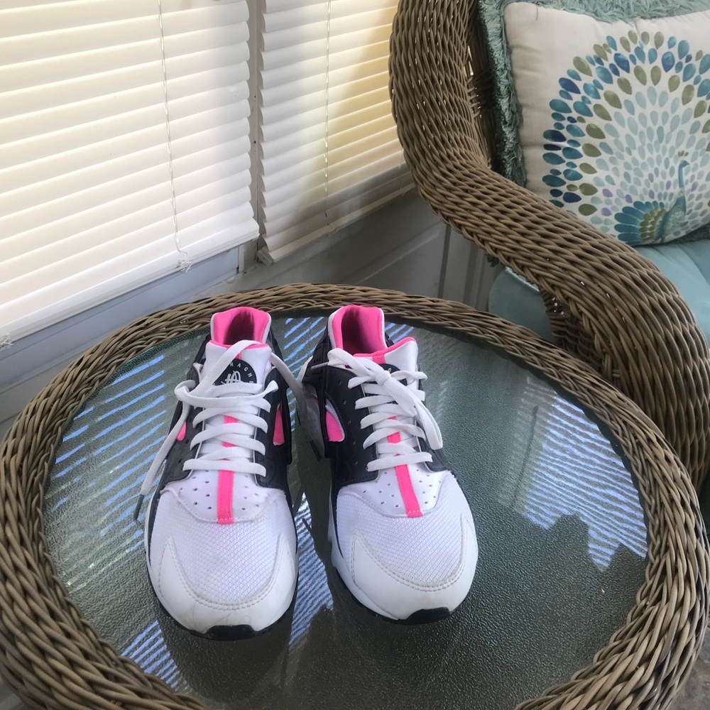 Girls hurraches